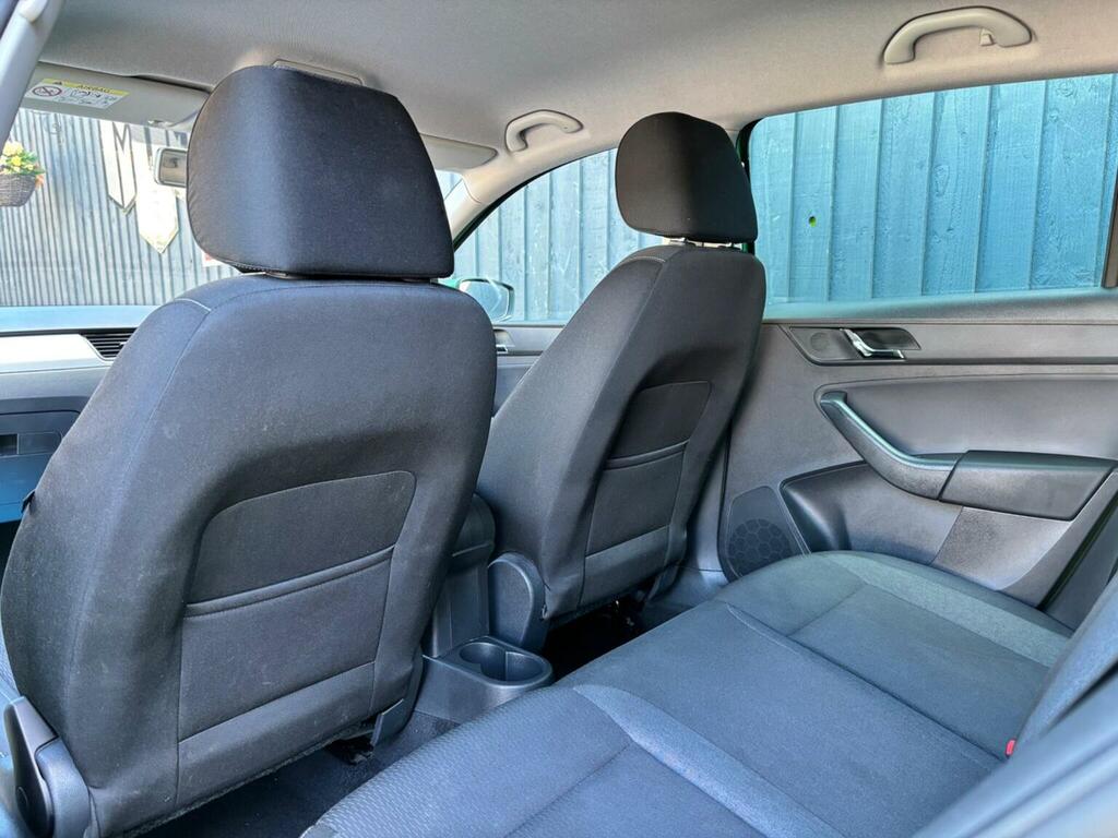 Skoda Rapid Spaceback 1.6L Se White #14