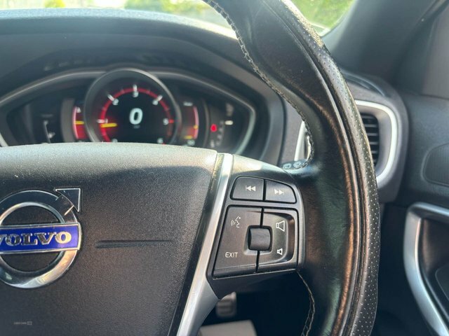 Volvo V40 2.0 D4 R-design Nav 187 Bhp Red #10