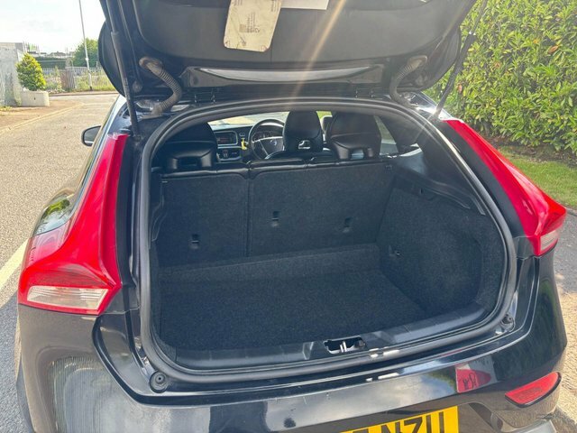 Volvo V40 D2 R-design Lux Nav Black #6