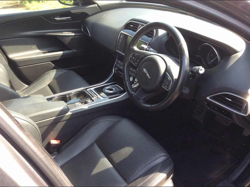 Jaguar XE 2.0D Portfolio Saloon Euro 6 Ss Grey #5
