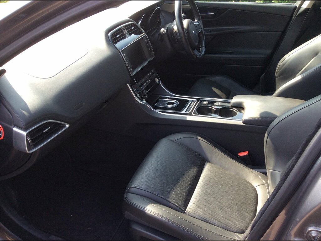 Jaguar XE 2.0 Gtdi Prestige Euro 6 Ss Silver #9