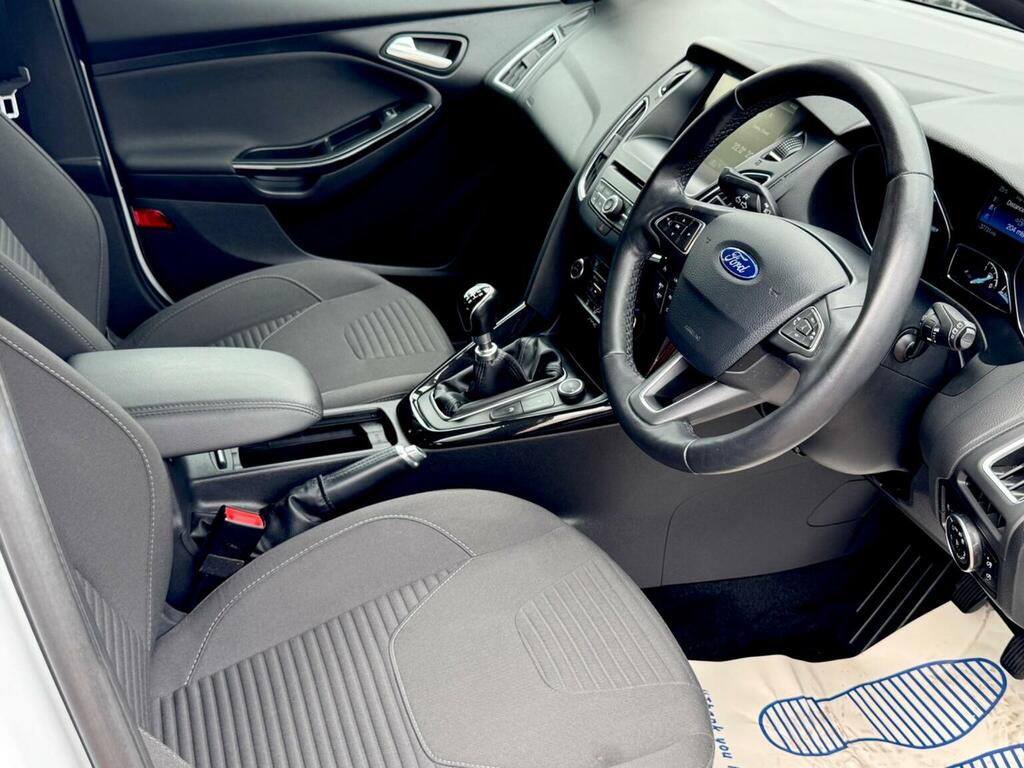 Ford Focus Hatchback 1.5 Tdci Titanium Euro 6 Ss 2015 White #4
