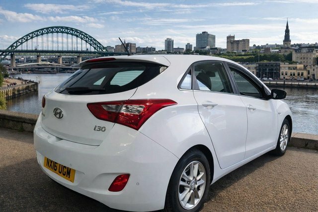 Hyundai I30 1.6 Crdi Blue Drive Se Euro 6 S S White #2