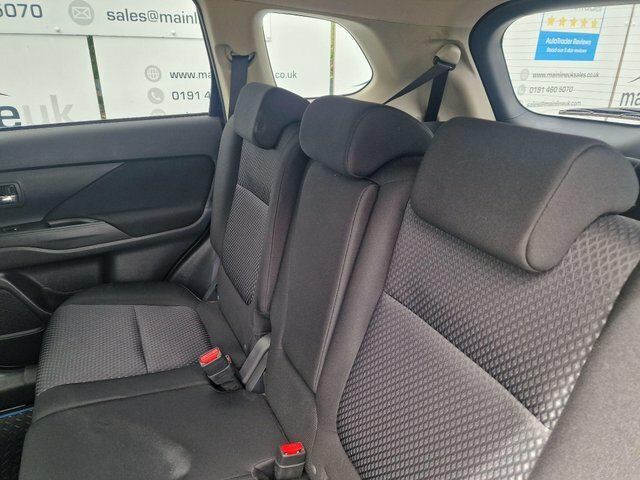 Mitsubishi Outlander Outlander 4H Phev Cvt White #26