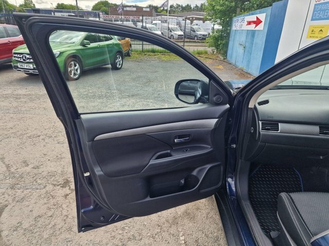 Mitsubishi Outlander Outlander 4H Phev Cvt White #33