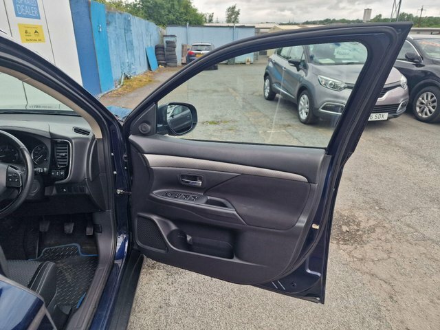 Mitsubishi Outlander Outlander 4H Phev Cvt White #35