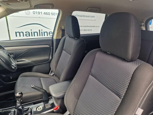 Mitsubishi Outlander Outlander 4H Phev Cvt White #42