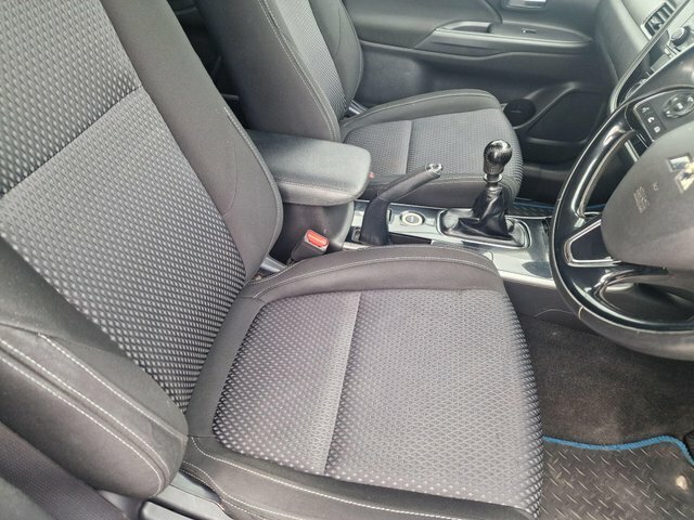 Mitsubishi Outlander Outlander 4H Phev Cvt White #21