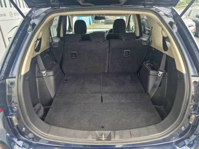 Mitsubishi Outlander Outlander 4H Phev Cvt White #40
