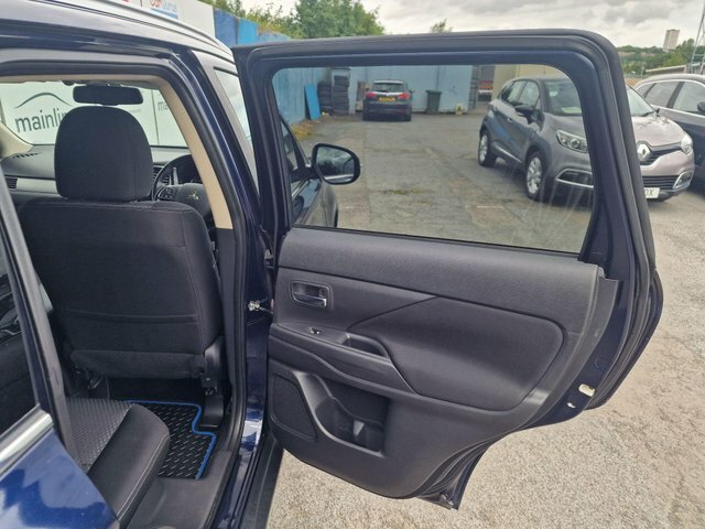 Mitsubishi Outlander Outlander 4H Phev Cvt White #36