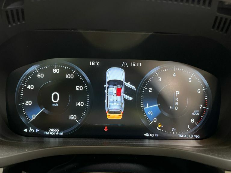 Volvo XC60 Momentum Pro  #10