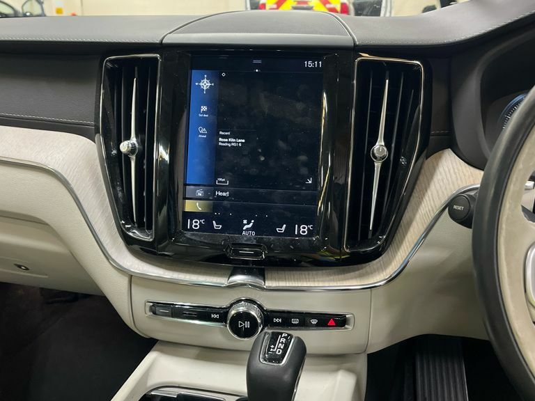 Volvo XC60 Momentum Pro  #11