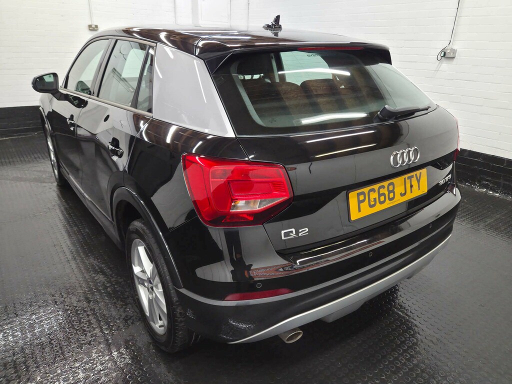 Audi Q2 Sport 30 Tfsi PG68JTY Black #4