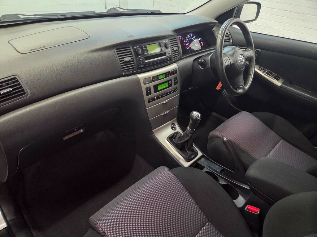 Toyota Corolla Hatchback 1.6 Black #21