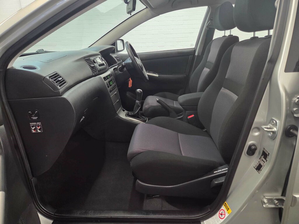 Toyota Corolla Hatchback 1.6 Black #20