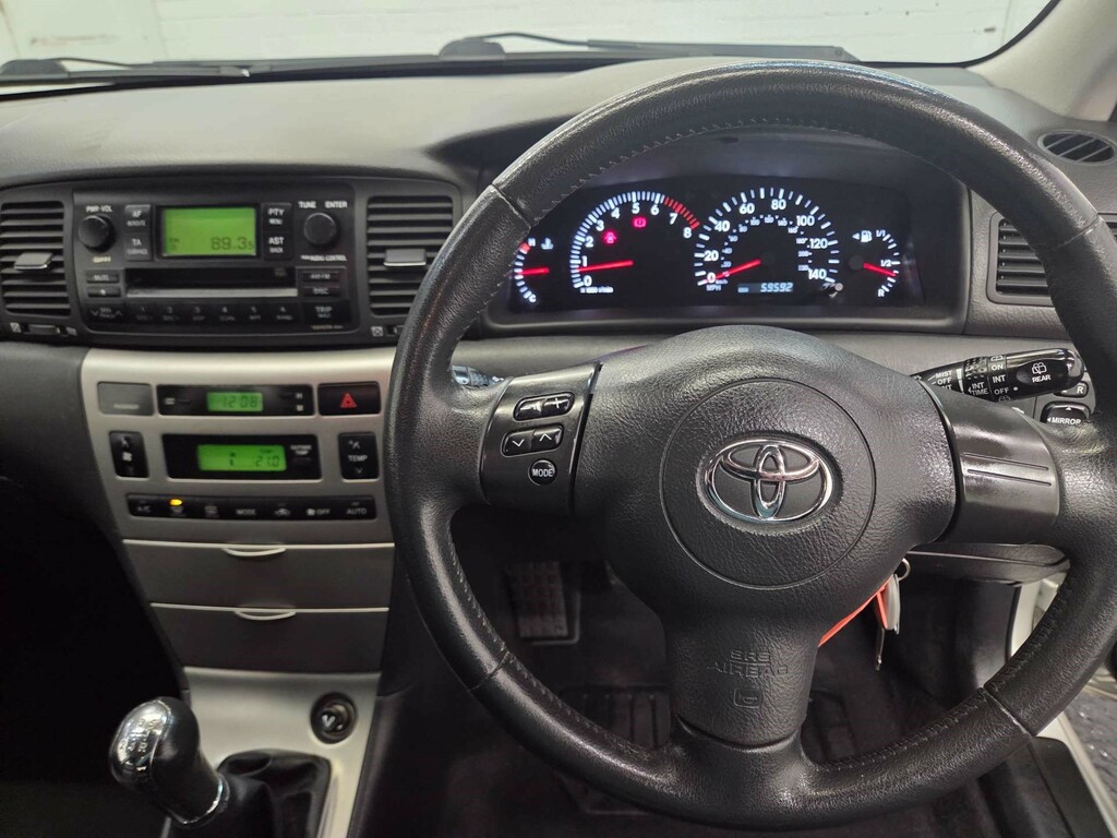 Toyota Corolla Hatchback 1.6 Black #13