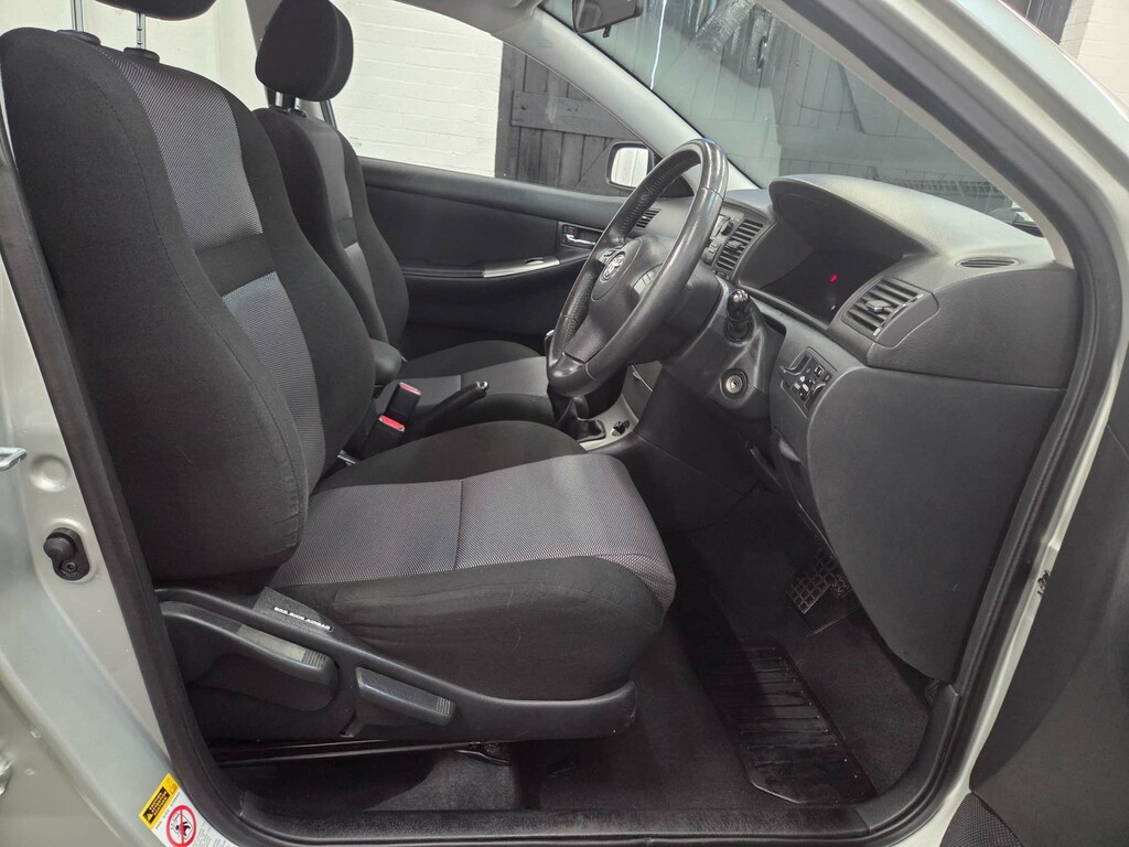 Toyota Corolla Hatchback 1.6 Black #7