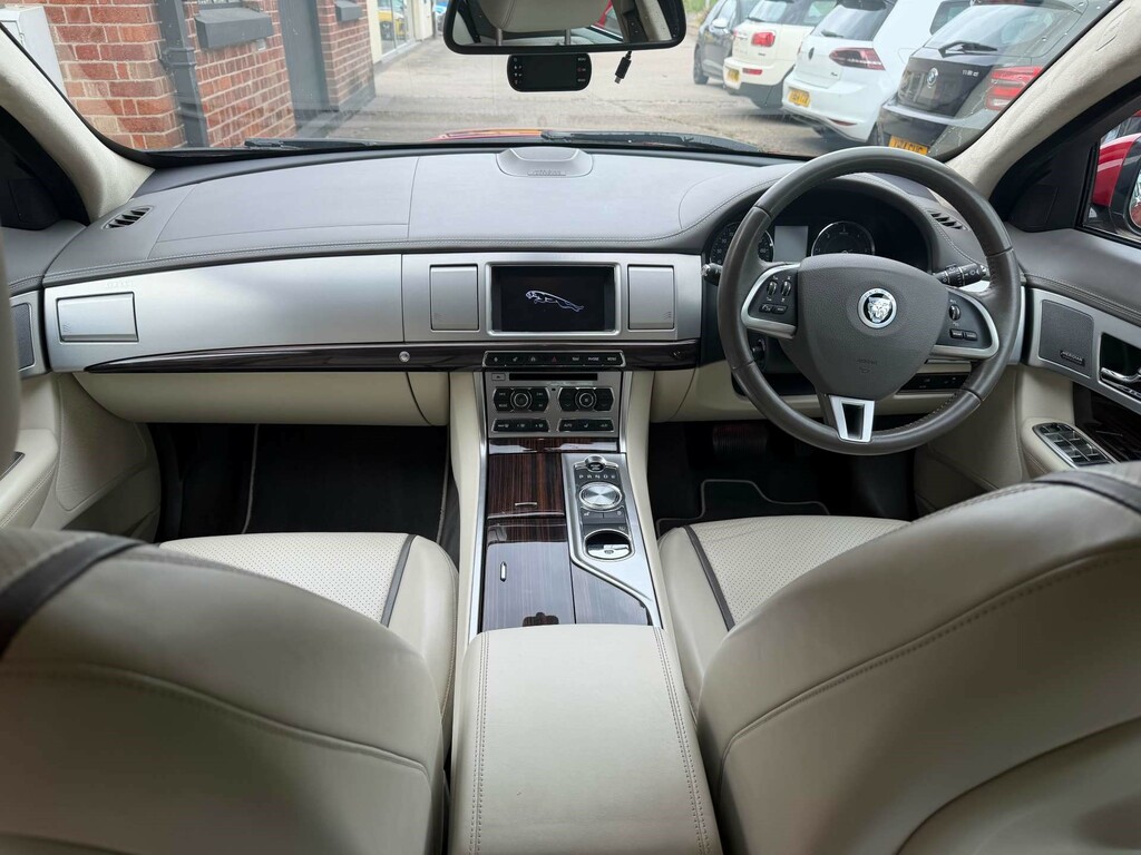 Jaguar XF Portfolio D OIJ32 #4