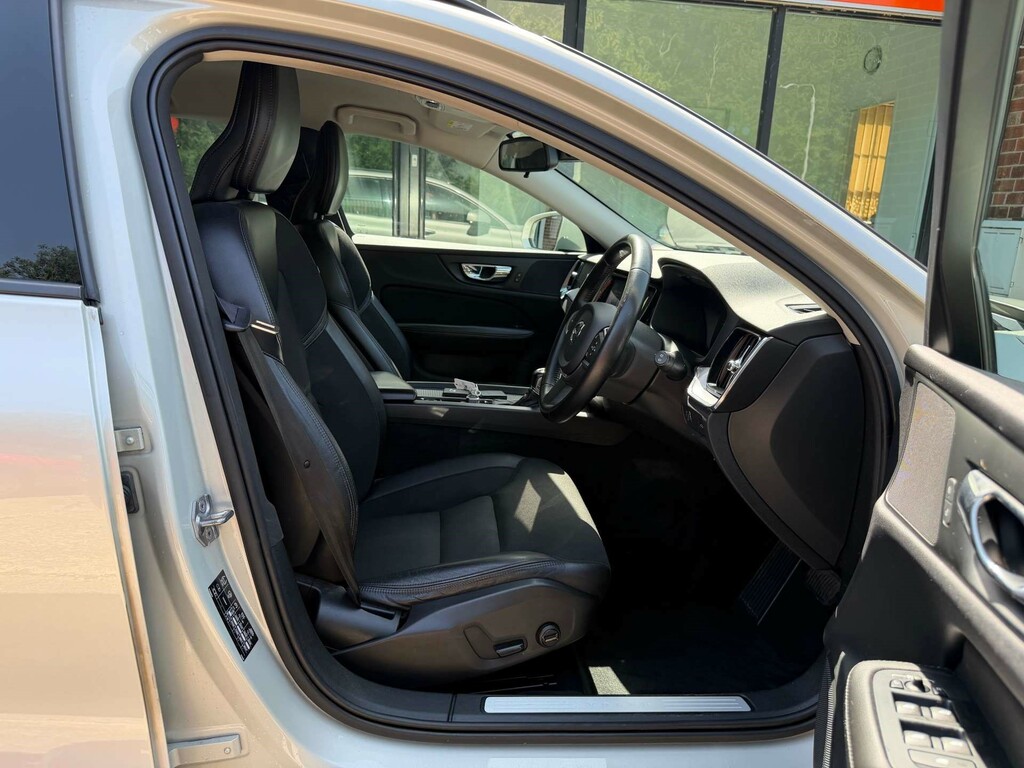 Volvo V60 Momentum D4  #2