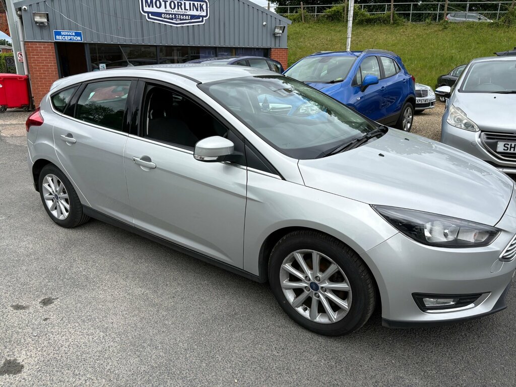 Ford Focus 1.0T Ecoboost Titanium Hatchback Silver #2
