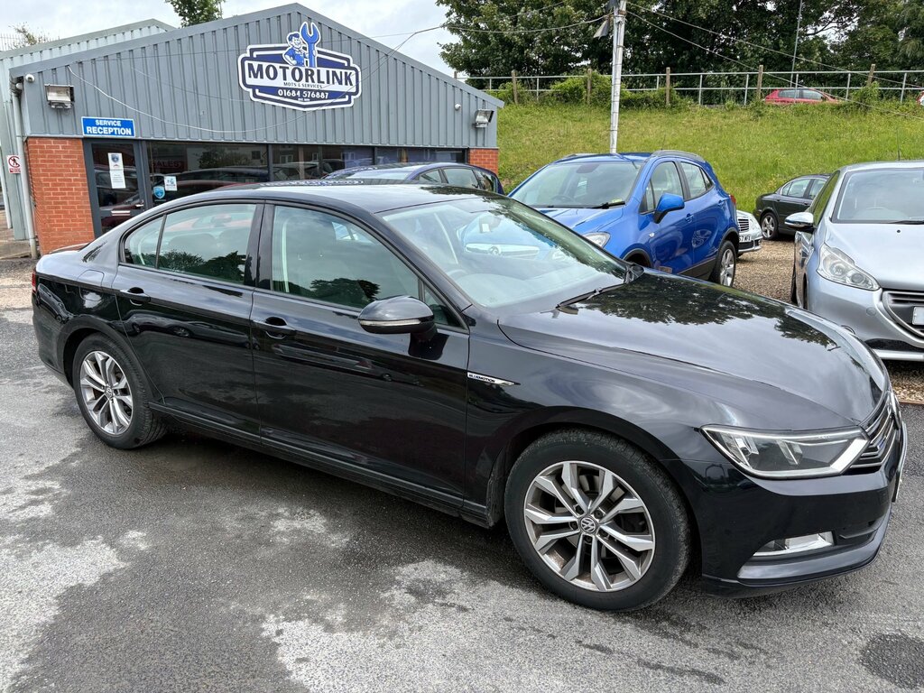 Volkswagen Passat 1.6 Tdi Bluemotion Saloon Euro 6 WM17YVS Black #2