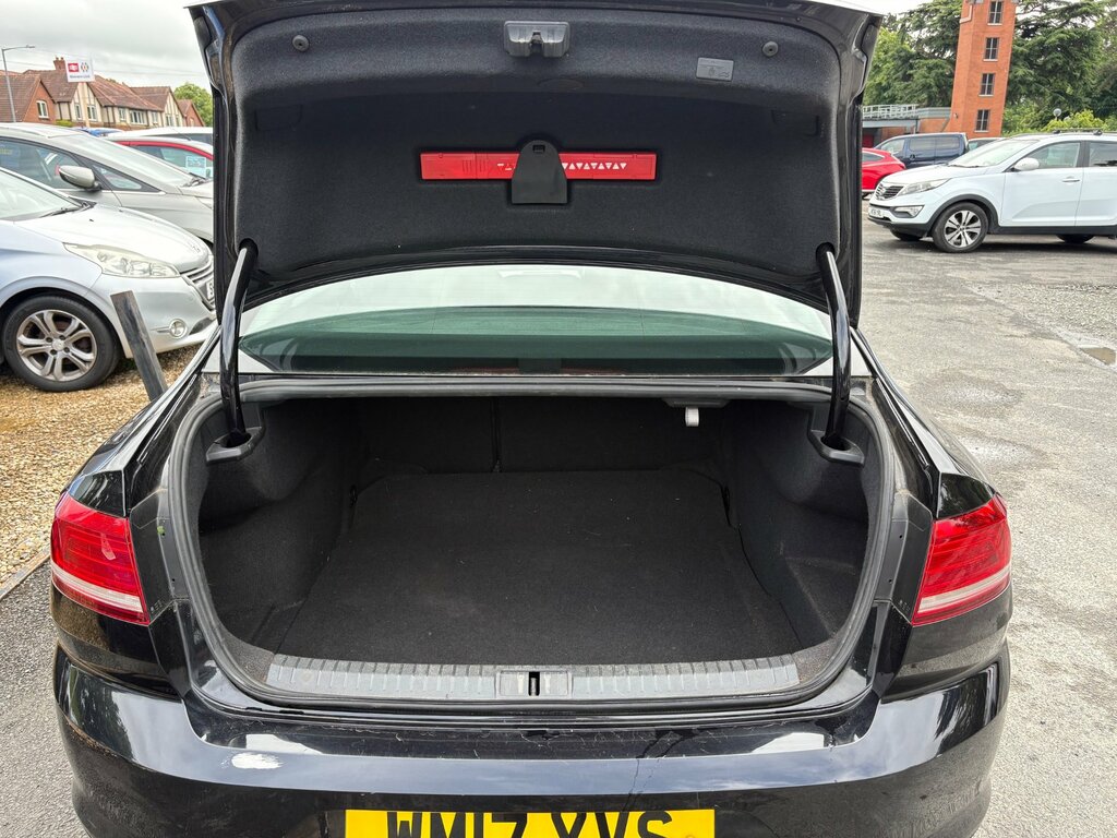 Volkswagen Passat 1.6 Tdi Bluemotion Saloon Euro 6 WM17YVS Black #5