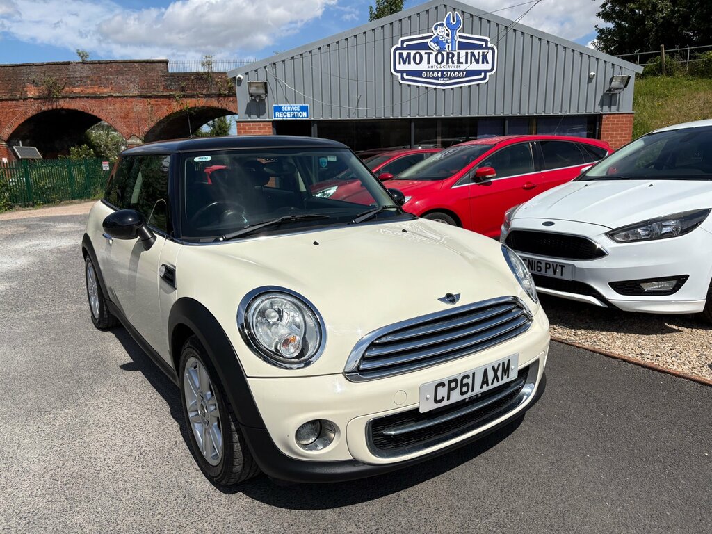 Mini Hatch 1.6 Cooper D Hatchback Euro 5 S White