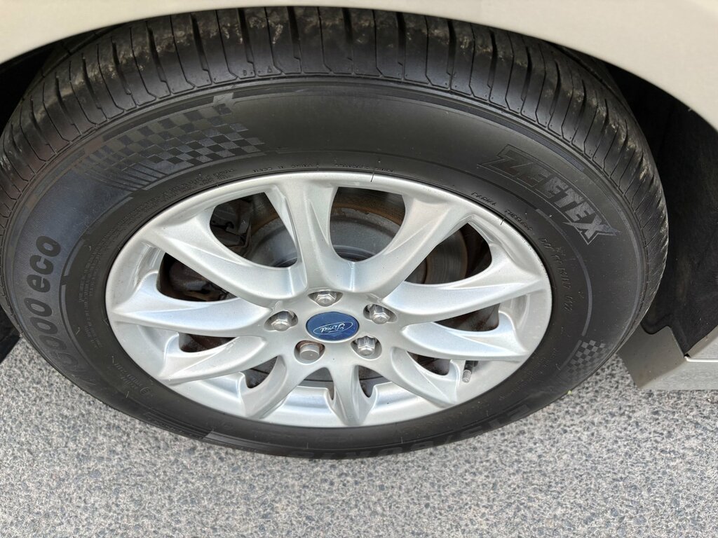 Ford Mondeo Hatchback Blue #8