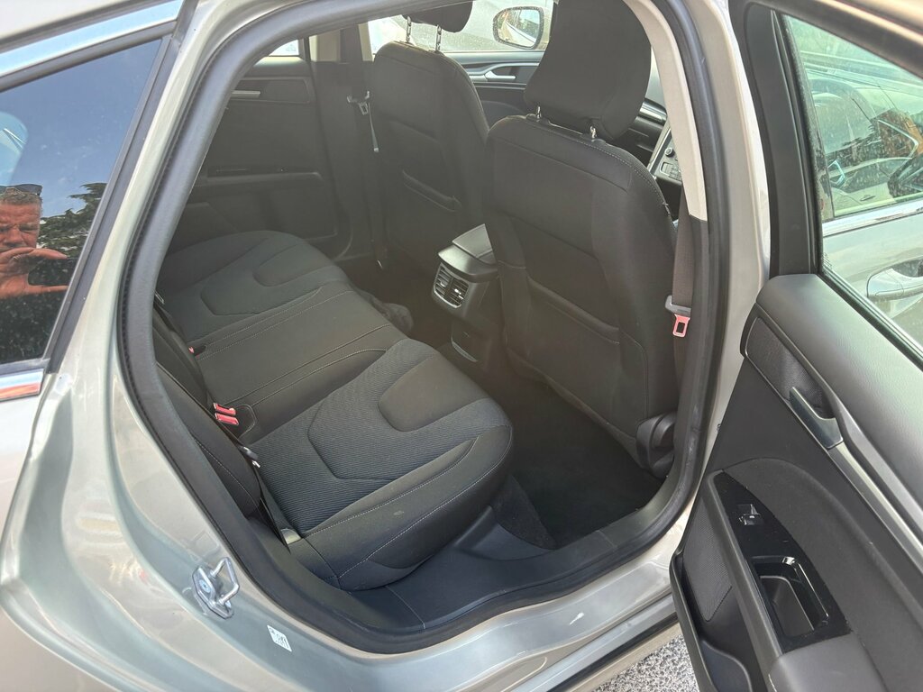 Ford Mondeo Hatchback Blue #10