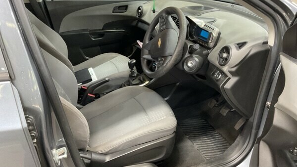 Chevrolet Aveo Ltz White #9