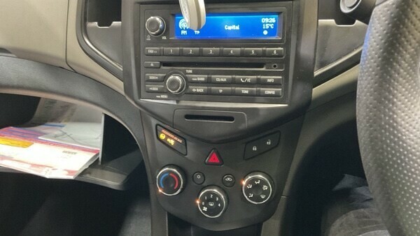 Chevrolet Aveo Ltz White #12