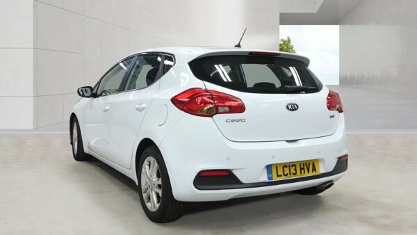 Kia Ceed 1.6 Crdi 2 Hatchback White #3