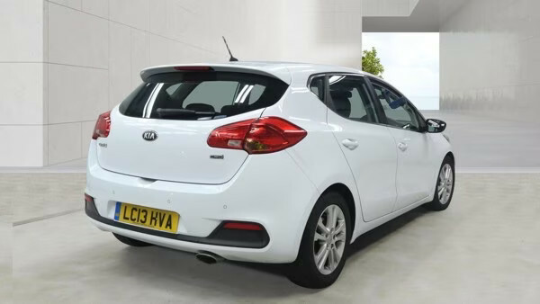 Kia Ceed 1.6 Crdi 2 Hatchback White #4