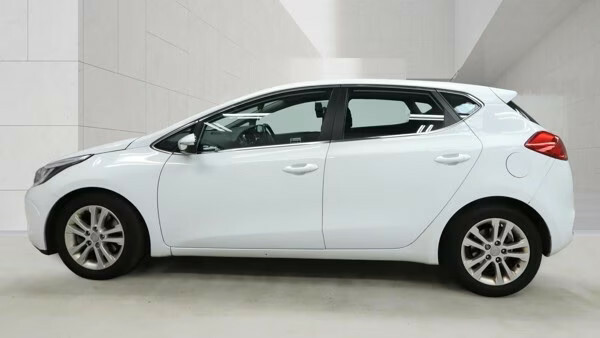 Kia Ceed 1.6 Crdi 2 Hatchback White #6