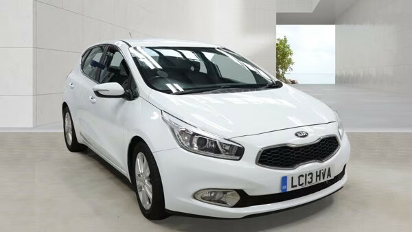 Kia Ceed 1.6 Crdi 2 Hatchback White #2
