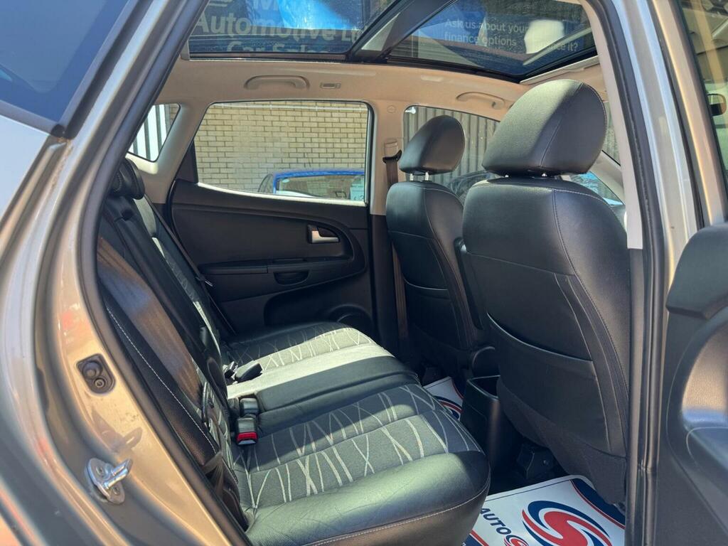 Kia Venga 1.6 3 123 Bhp White #13