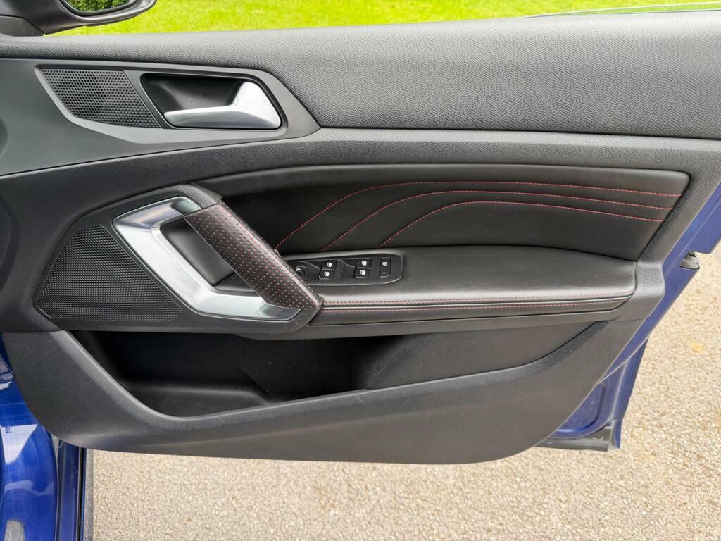 Peugeot 308 1.2 L Pure Tech Access White #24