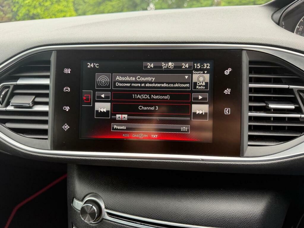 Peugeot 308 1.2 L Pure Tech Access White #29