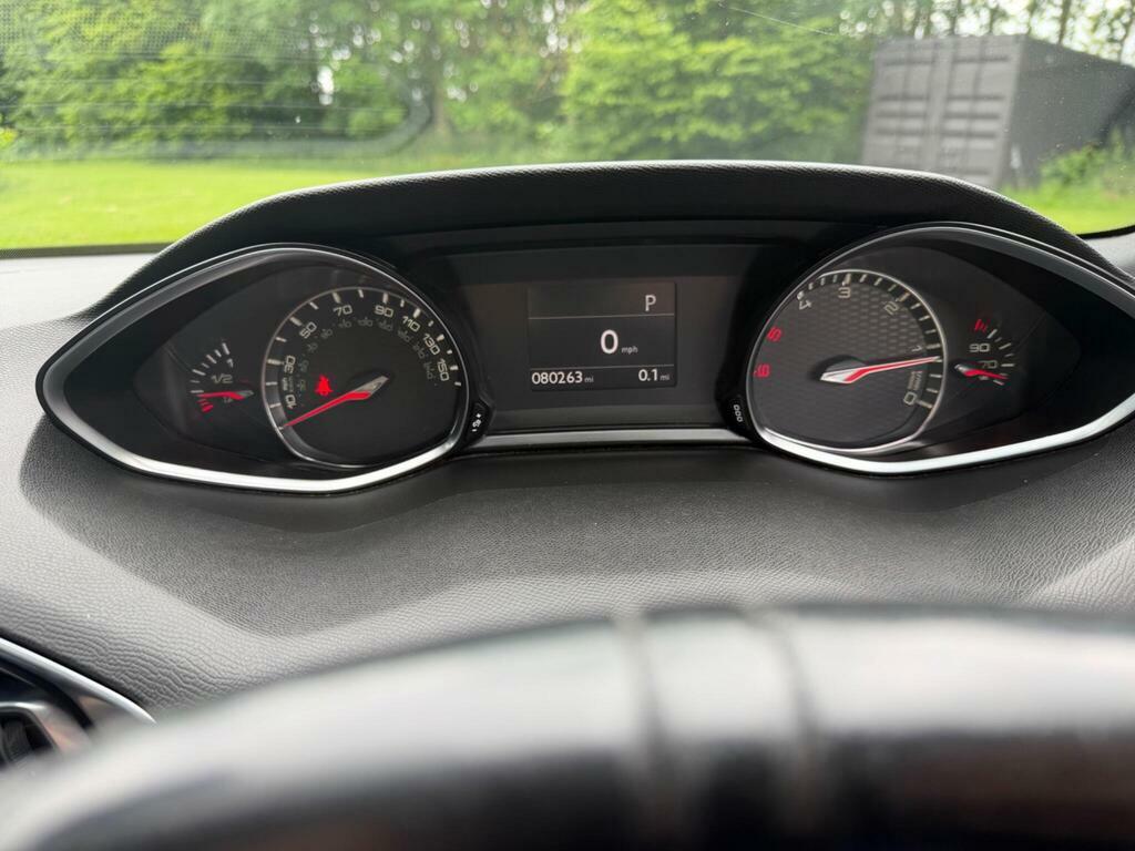 Peugeot 308 1.2 L Pure Tech Access White #31