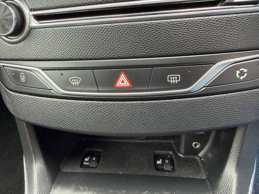 Peugeot 308 1.2 L Pure Tech Access White #16