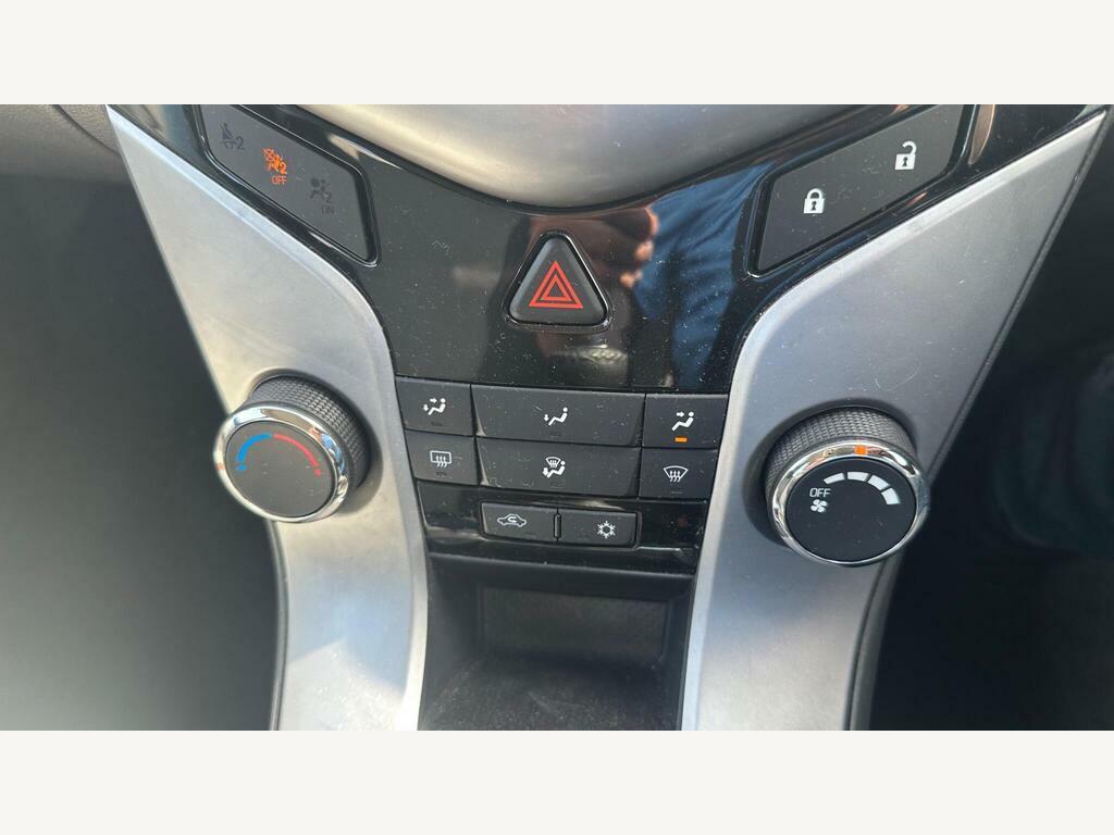 Chevrolet Cruze Saloon 1.8 200909 Blue #24