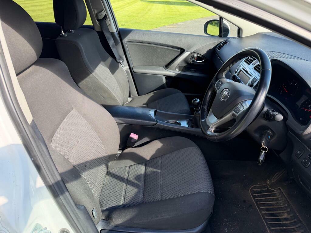 Toyota Avensis D-4d Tr Red #9