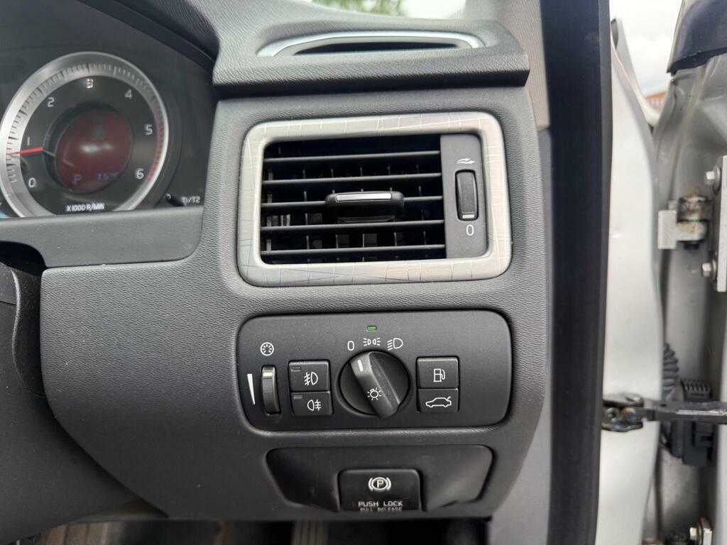 Volvo XC70  Red #36