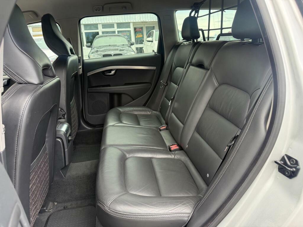 Volvo XC70  Red #16