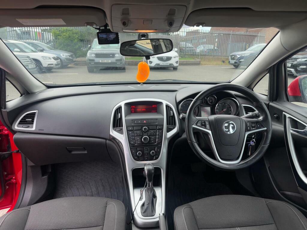 Vauxhall Astra 1.6L Excite Black #14