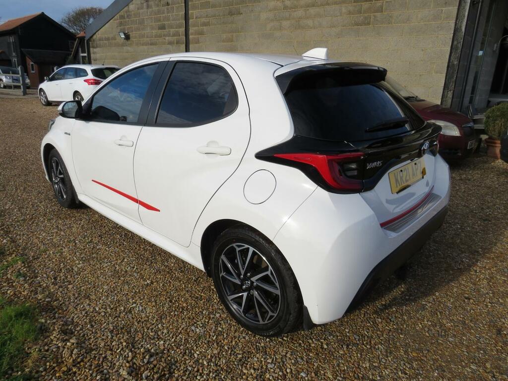 Toyota Yaris 1.5 Hybrid Design Cvt KR21APZ White #5