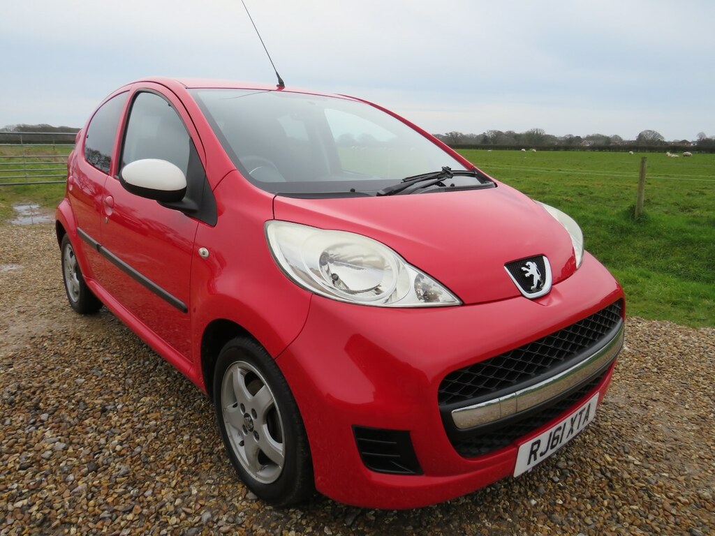 Peugeot 107 1.0 Sportium RJ61XTA Red #2
