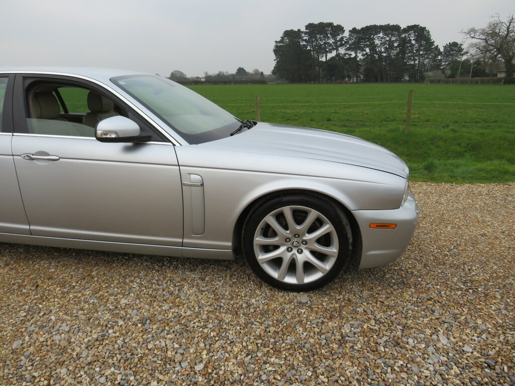 Jaguar XJ Executive Aluminium Bodied HC57AEE Silver #5