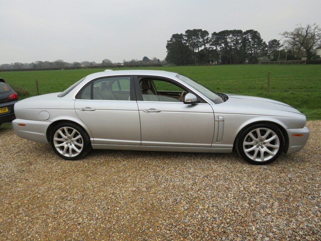 Jaguar XJ Executive Aluminium Bodied HC57AEE Silver #2