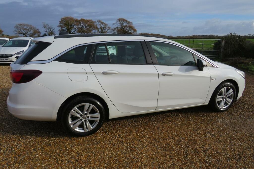 Vauxhall Astra 1.4 Turbo Estate WX18BKN White #4